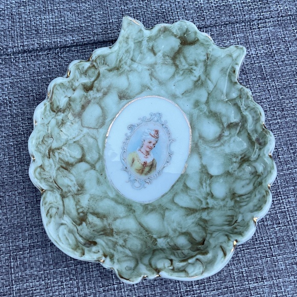 Pair of Antique Trinket Leaf Dishes French Rococo Courting Couple Louis Marie - Picture 2 of 11